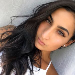 Meet your Posher, Alexia